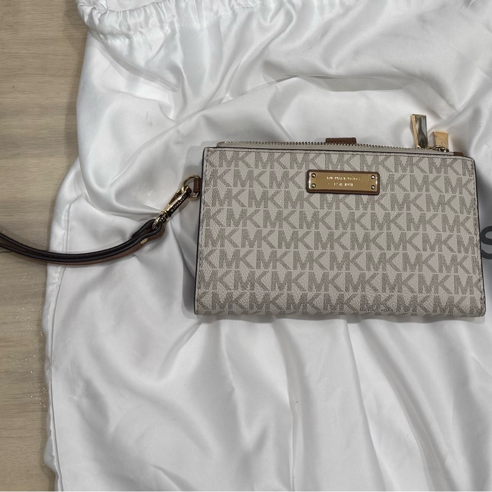 Michael Kors Jet Set Double Zip Smartphone Wristlet